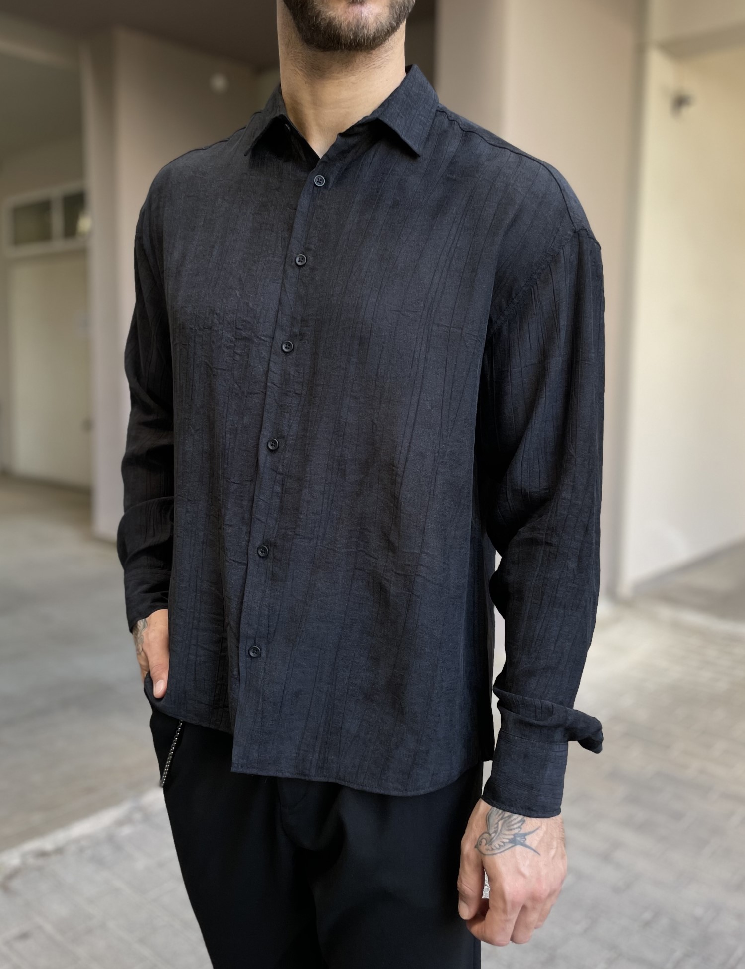 Ανδρικό μαύρο πουκάμισο με γιακά RMZ570 φωτογραφία